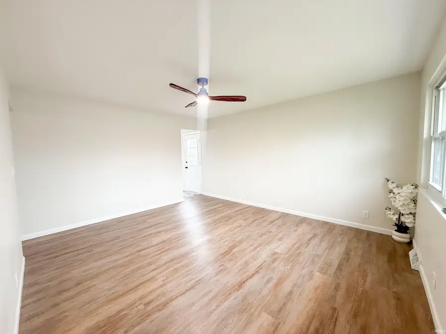 876 Hiawatha Drive, Elkhart, IN 46517 - #3