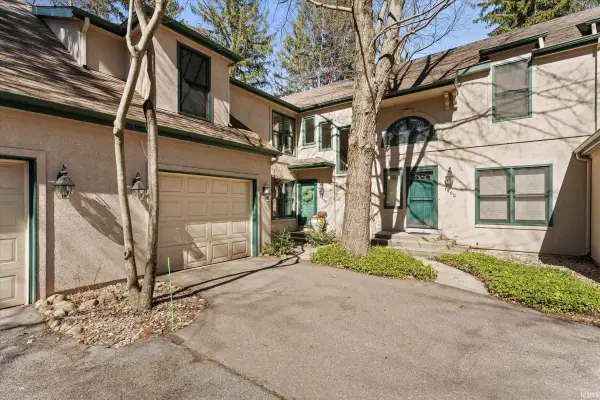 1458 Bridge Water Way #B1, Mishawaka, IN 46545