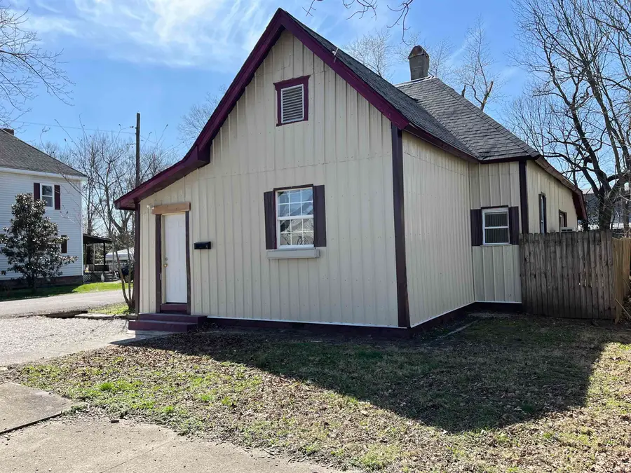 402 W Jefferson Avenue, Vincennes, IN 47591 - #2