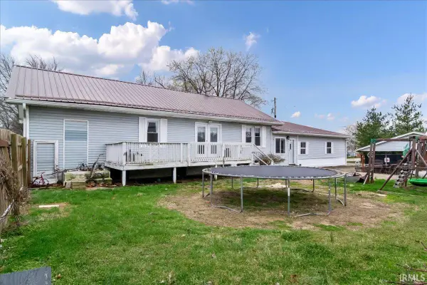 907 E Locust Street, Fort Branch, IN 47648