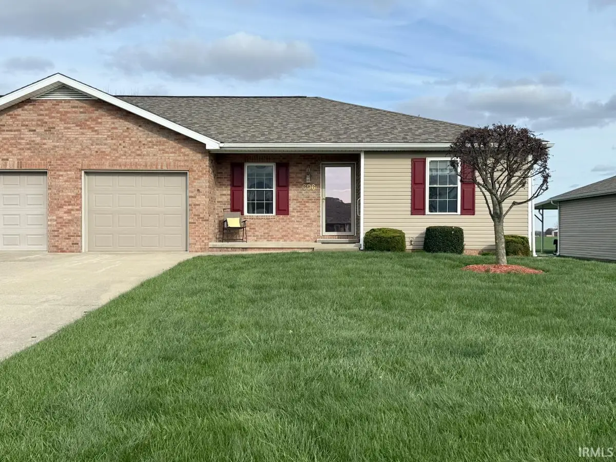 606 S Ninth Avenue, Haubstadt, IN 47639 - #1