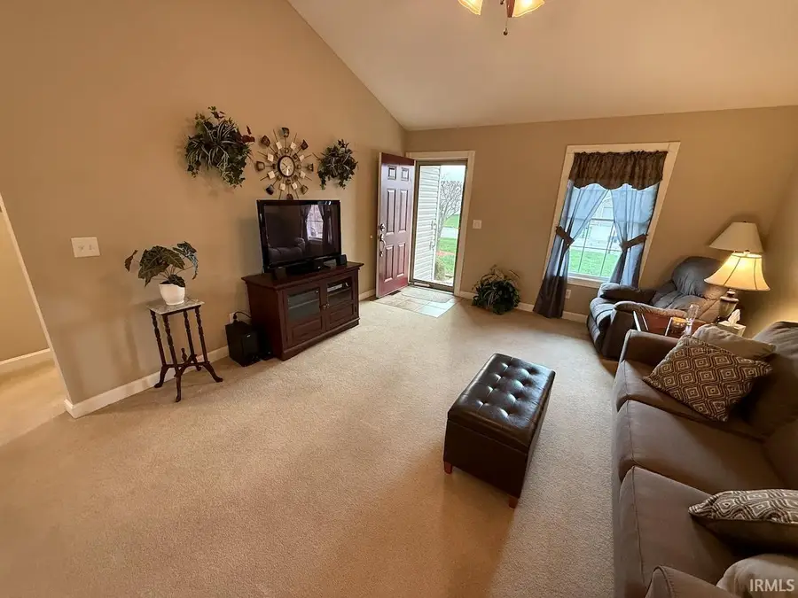 606 S Ninth Avenue, Haubstadt, IN 47639 - #2