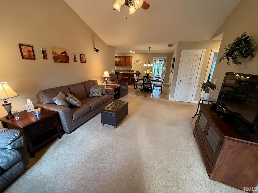 606 S Ninth Avenue, Haubstadt, IN 47639 - #3