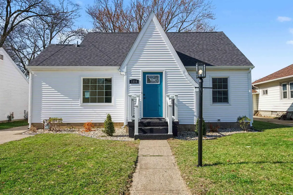 1316 E Beardsley Avenue, Elkhart, IN 46514 - #1