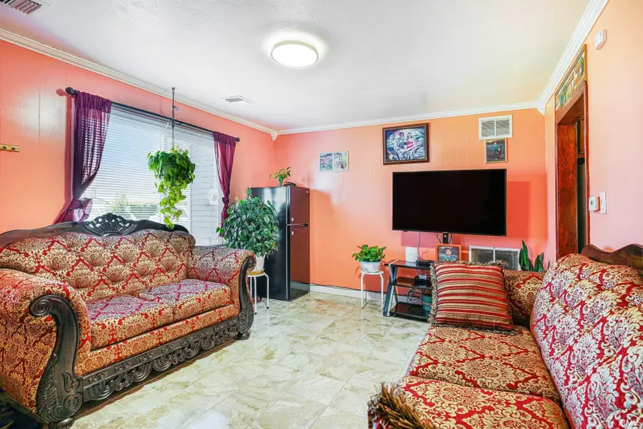 1203 W Mishawaka Road, Elkhart, IN 46517 - #2