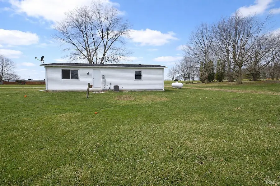 360 N Indian Hills Drive, Columbia City, IN 46725 - #2