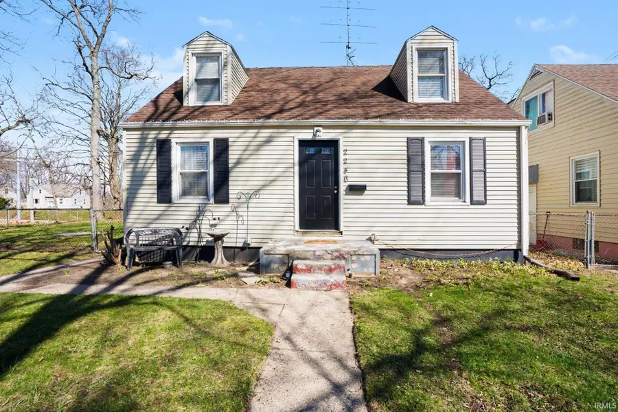 2246 Beverly Place, South Bend, IN 46616 - #2