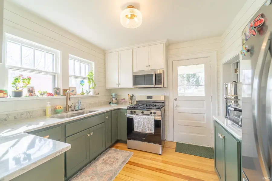 207 E John Street, Nappanee, IN 46550 - #2