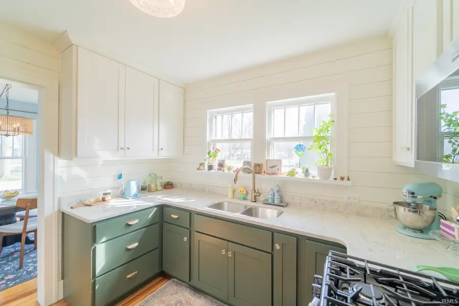 207 E John Street, Nappanee, IN 46550 - #3