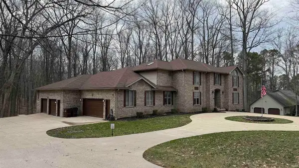 245 The Woods, Bedford, IN 47421