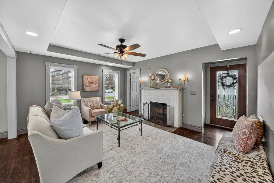 1009 E Mishawaka Avenue, Mishawaka, IN 46544 - #3