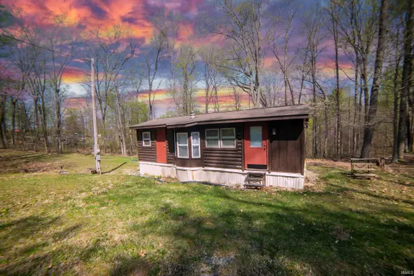 1423 N Lawrence Hollow Drive, Bloomfield, IN 47424