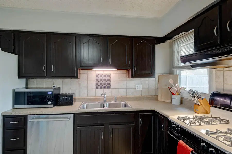 525 W Mill Road, Evansville, IN 47710 - #3