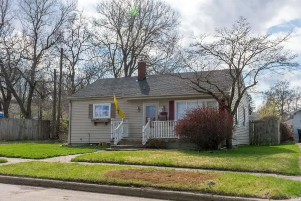 2215 S William Street, South Bend, IN 46613