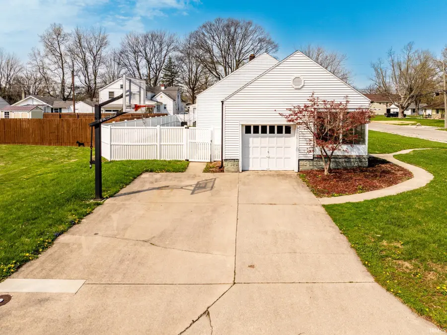 1301 W Cowing Drive, Muncie, IN 47304 - #2