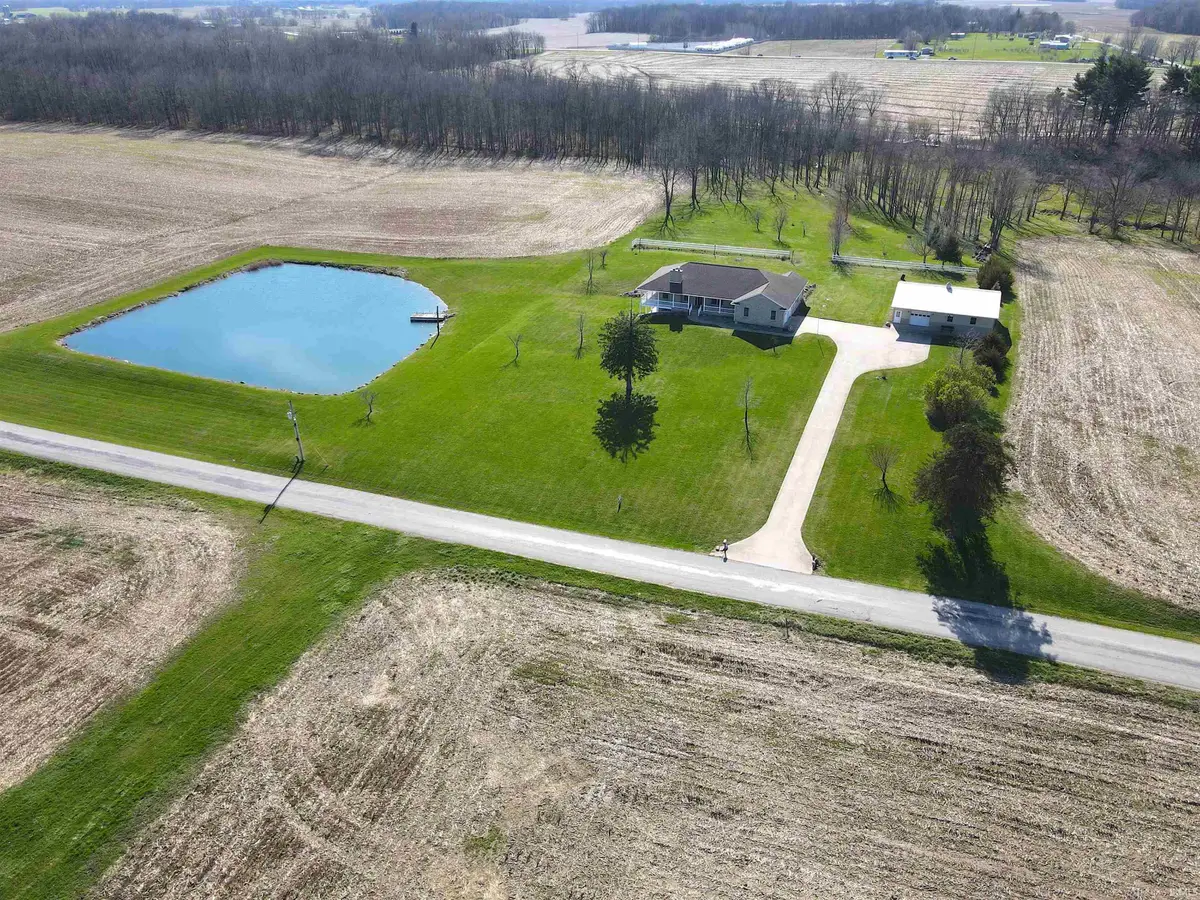 4239 S Kinsey Road, Warsaw, IN 46580 - #1
