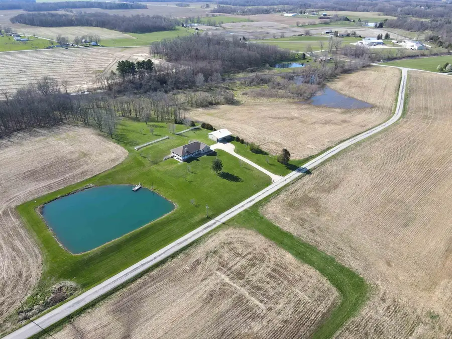 4239 S Kinsey Road, Warsaw, IN 46580 - #2