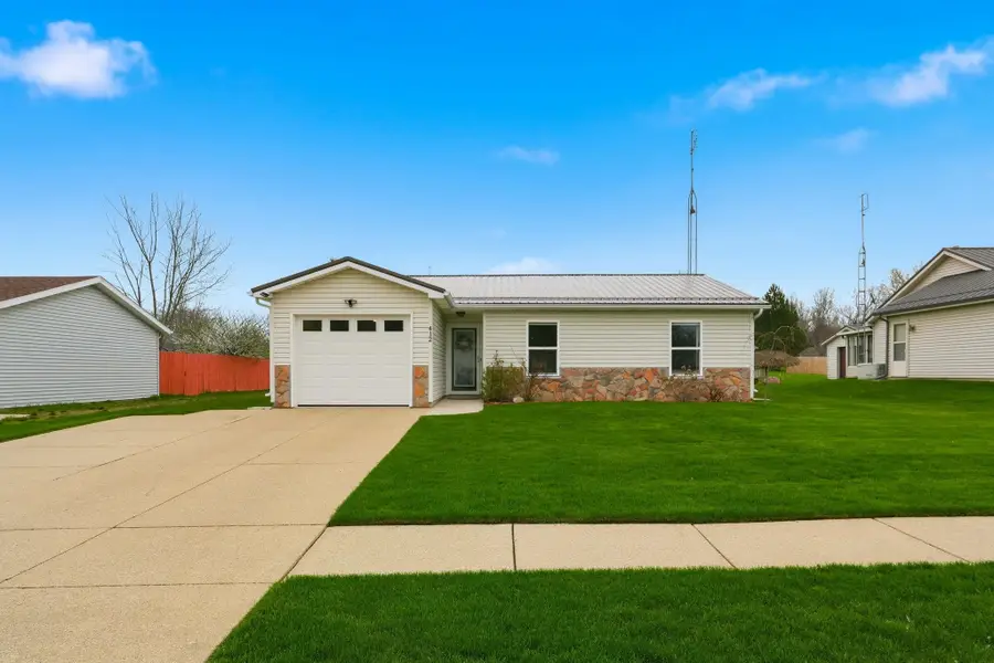 412 N Mckinley Street, Angola, IN 46703 - #2