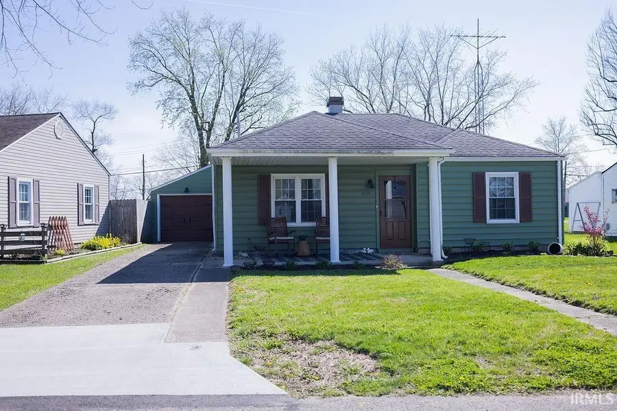 3215 S Southwest Drive, Muncie, IN 47302 - #2