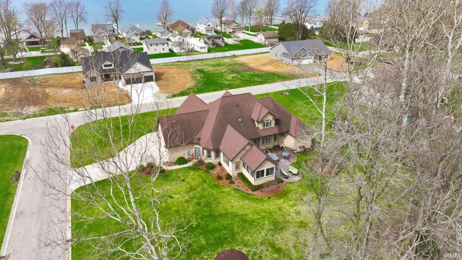 3669 E Greystone Drive, Warsaw, IN 46582 - #2