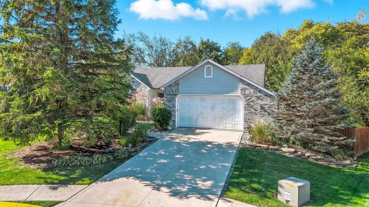 548 Frederick Crossing, Roanoke, IN 46783 - #1