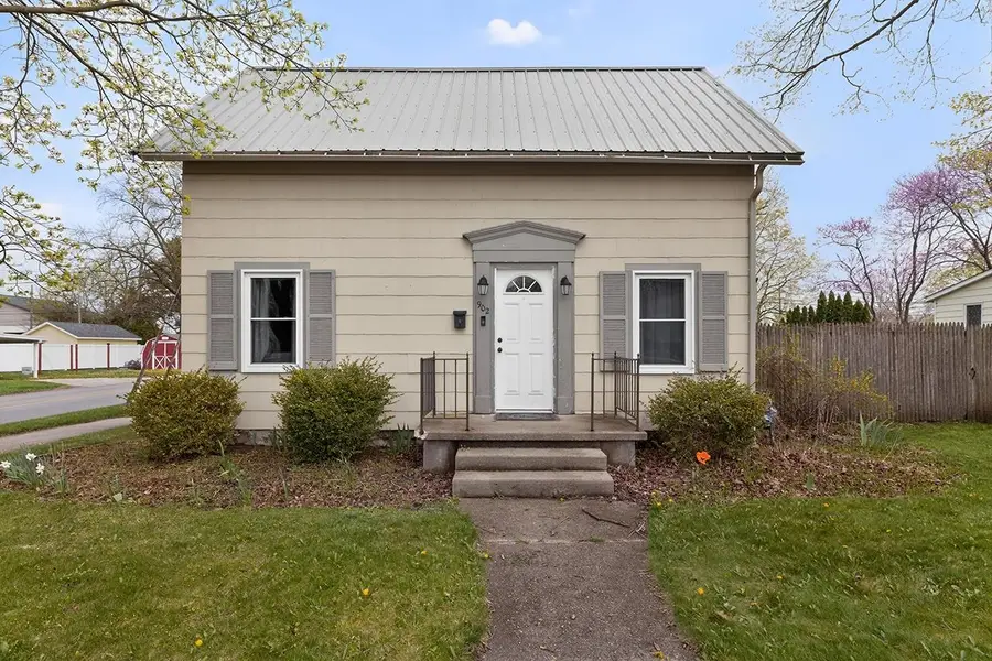 902 S 8th Street, Goshen, IN 46526 - #2