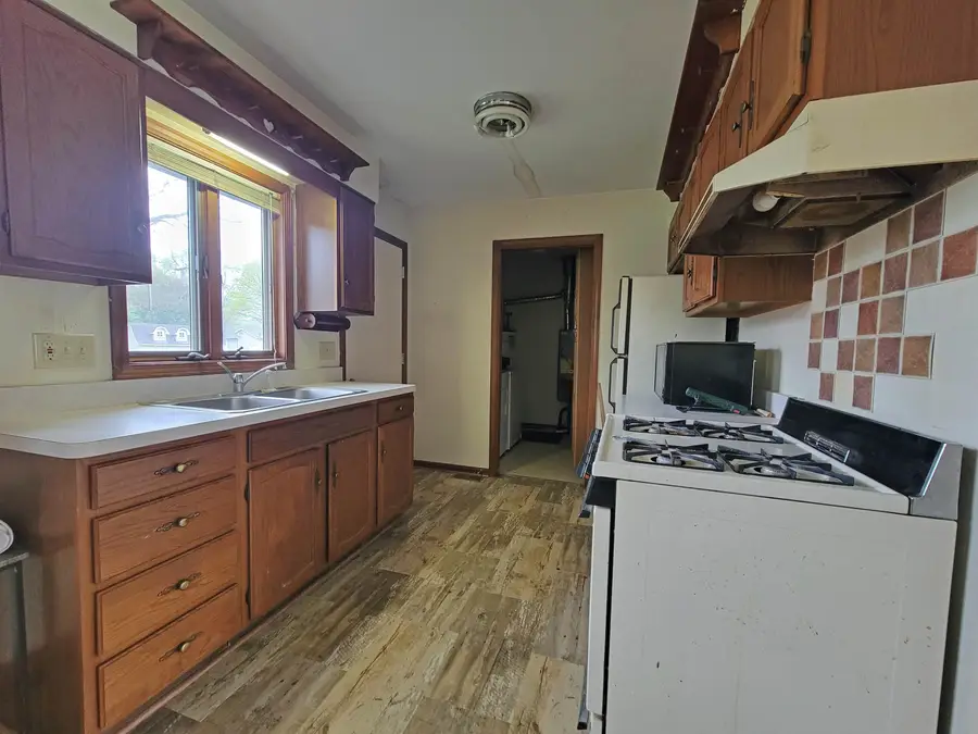 752 N Clark Street, Nappanee, IN 46550 - #3