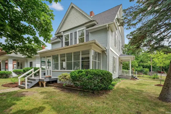 1060 Woodward Avenue, South Bend, IN 46616