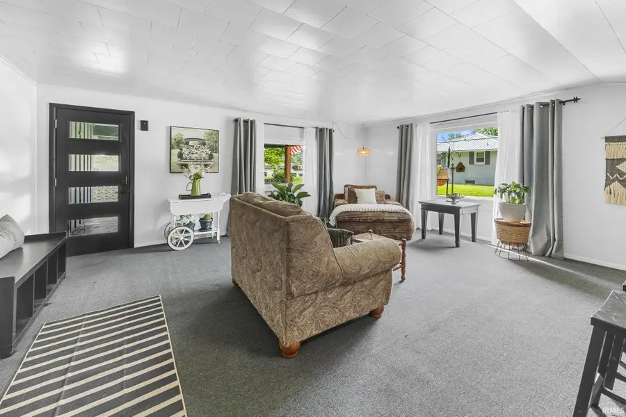 1304 N Chestnut Street, Huntingburg, IN 47542 - #3