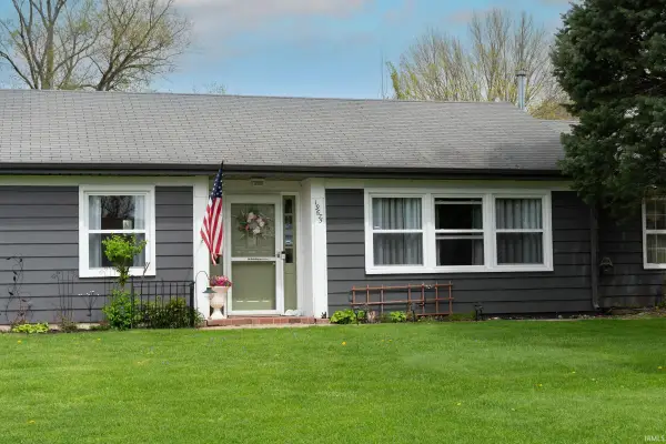 19675 Rolling Acres Drive, South Bend, IN 46614