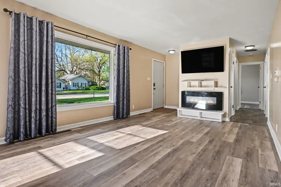 606 E John Street, Nappanee, IN 46550 - #2