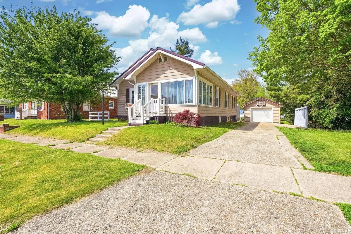 412 W 6th Street, Bicknell, IN 47512 - #1