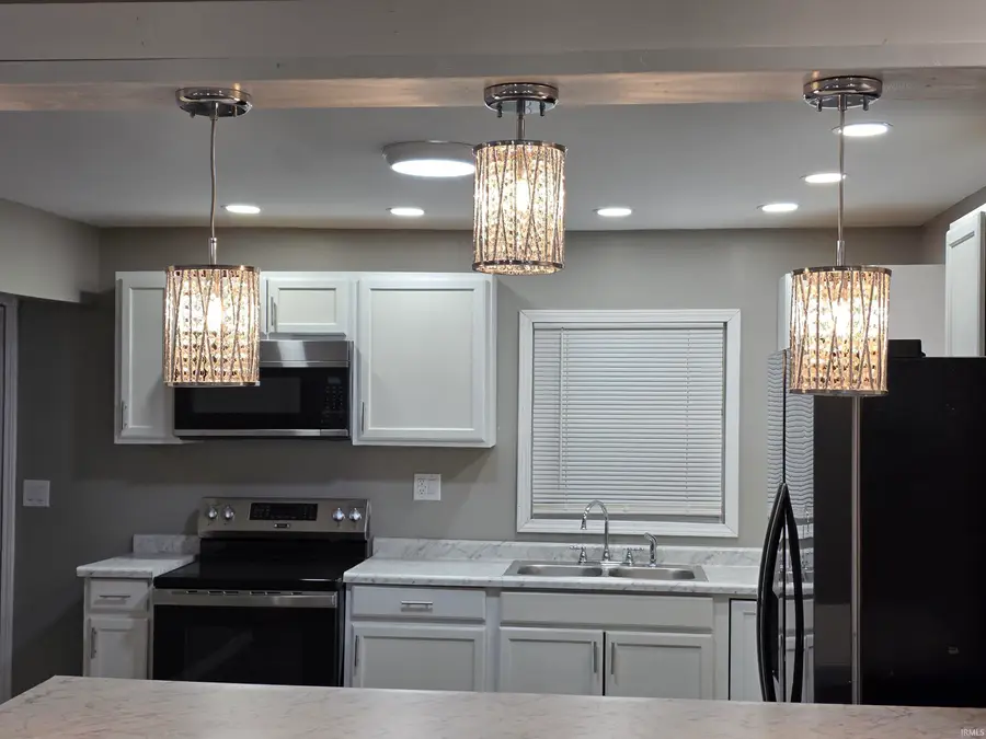 1205 N 14th Street, Vincennes, IN 47591 - #3