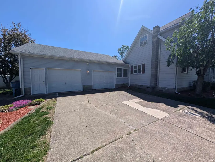 707 Walnut Street, Lawrenceville, IL 62439 - #3