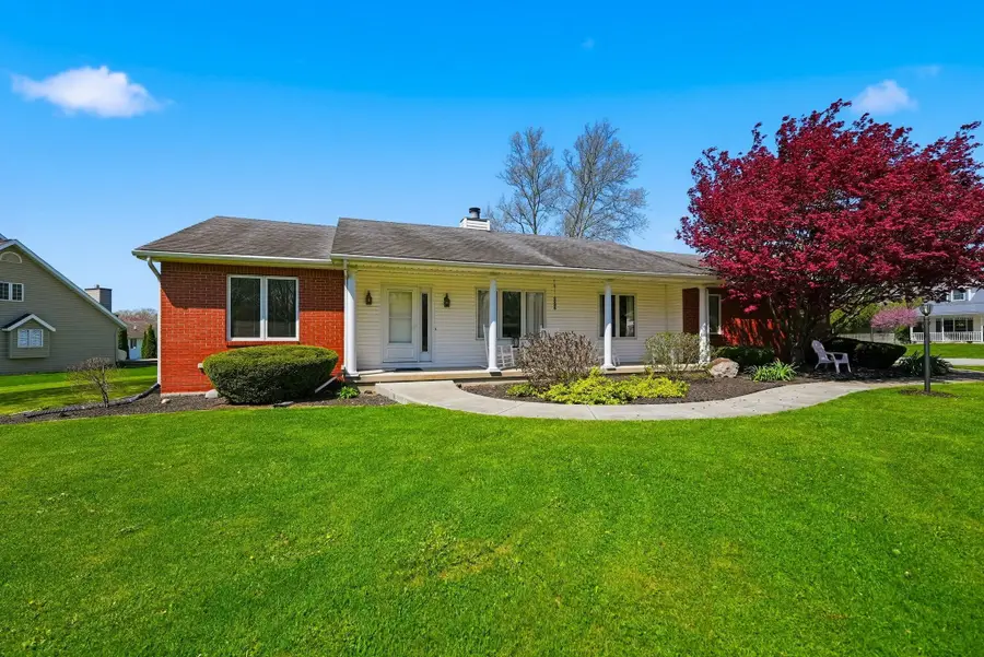 613 E Nokomis Drive, Syracuse, IN 46567 - #2