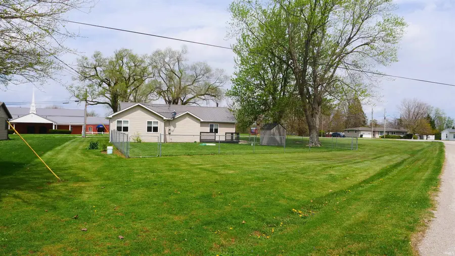 809 W Anderson Road, Churubusco, IN 46723 - #3