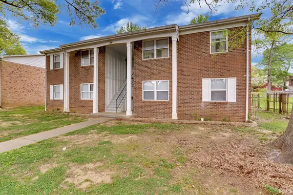 706 Village Lane, Newburgh, IN 47630