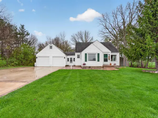 8715 Yellow River Road, Fort Wayne, IN 46818