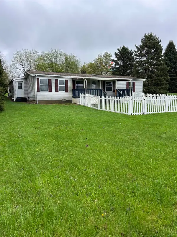 220 Ln 101 Long Beach Lake, Fremont, IN 46737