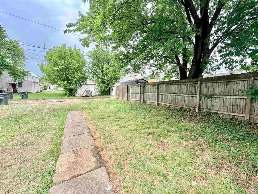 2115 W Iowa Street, Evansville, IN 47712 - #2