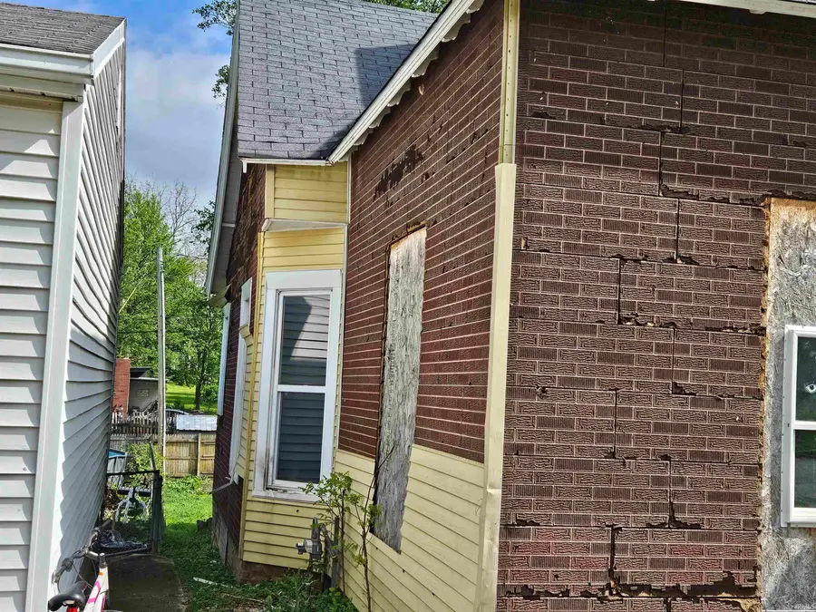 6 W Meredith Street, Frankfort, IN 46041 - #2