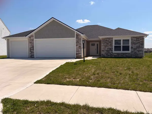 13502 Copper Strike Pass, Fort Wayne, IN 46845