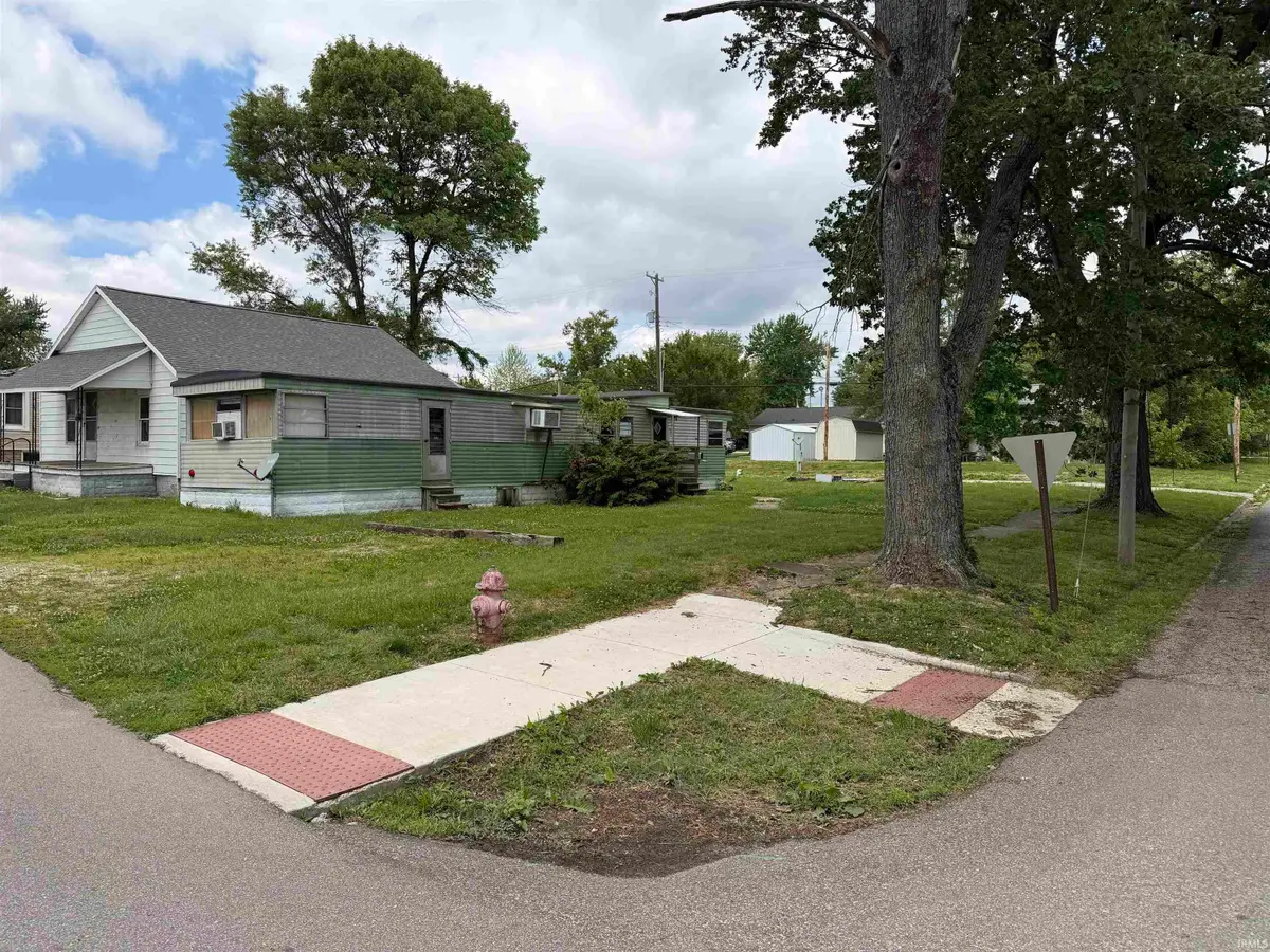 315-311 W Division Street, Oakland City, IN 47660 - #1