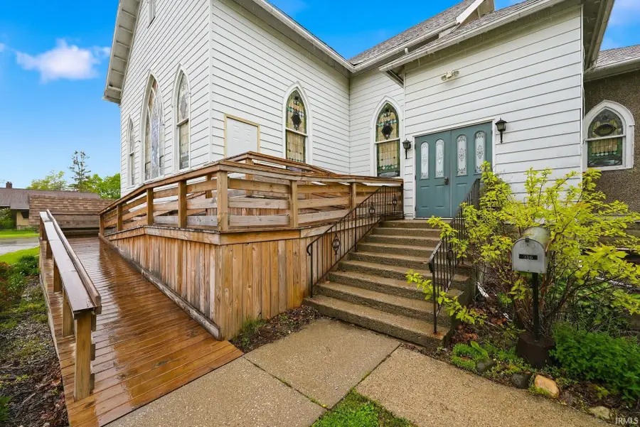 316 N Main St, Churubusco, IN 46723 - #2