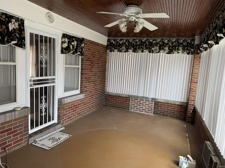 916 E Mulberry Street, Evansville, IN 47713 - #2
