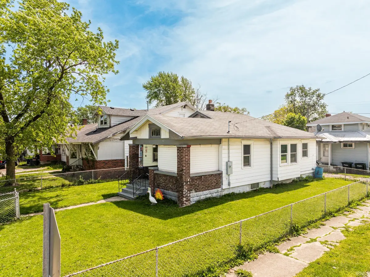 221 W Memorial Drive, Muncie, IN 47302 - #1