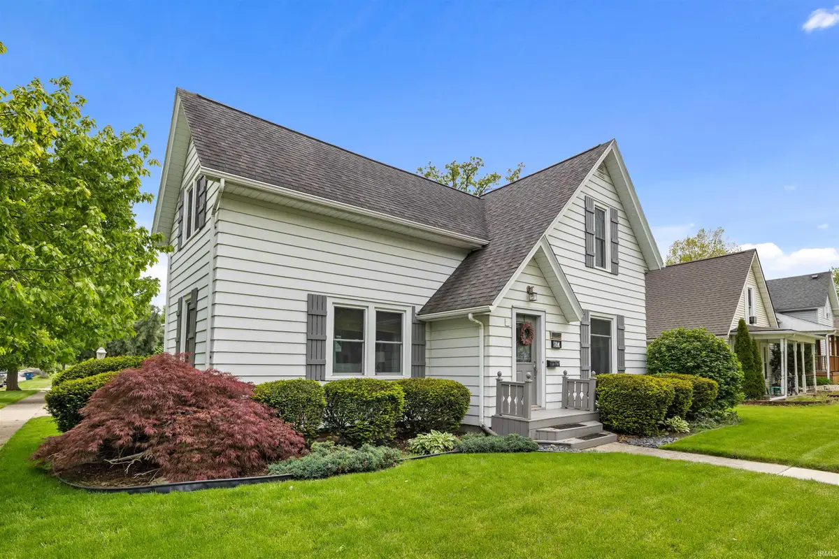 617 E 9th Street, Auburn, IN 46706 - #1