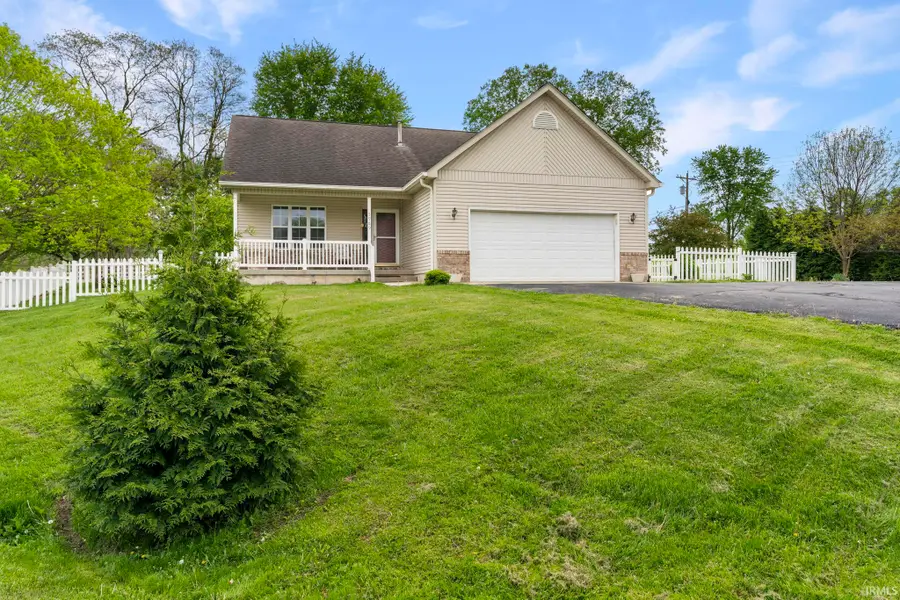 5989 W Hilltop Drive, Frankfort, IN 46041 - #3