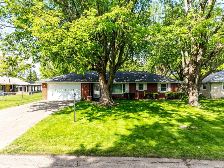 3905 N Lanewood Drive, Muncie, IN 47304 - #2