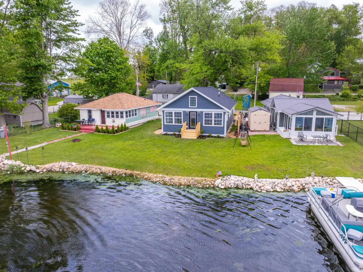 1013 N Edgewater Street, Silver Lake, IN 46982 - #1